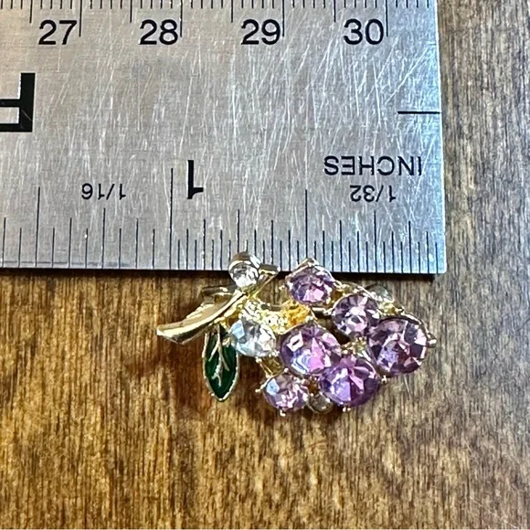 NWOT - Elegant Purple and Gold Grape Cluster Brooch - Picture 10 of 13